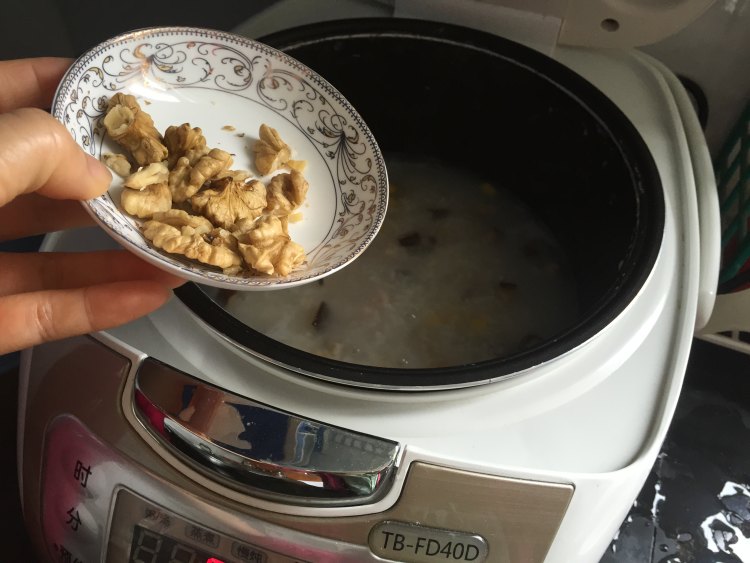 【手工美食】香菇核桃步骤6