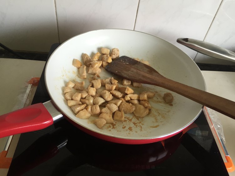 【手工美食】茄汁鸡肉步骤5
