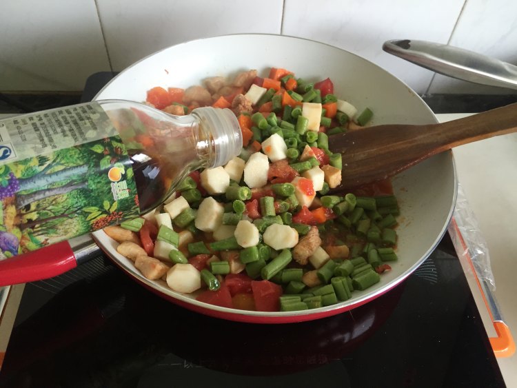 【手工美食】茄汁鸡肉步骤8