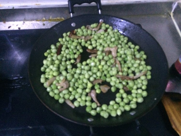 豌豆鸡丁步骤4