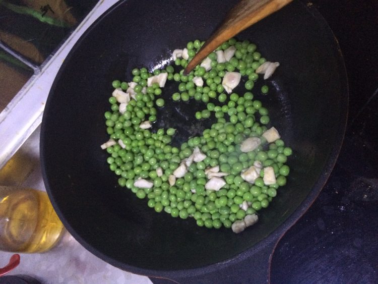 豌豆鸡丁步骤5