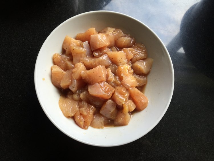 【手工美食】鸡丁时蔬步骤1