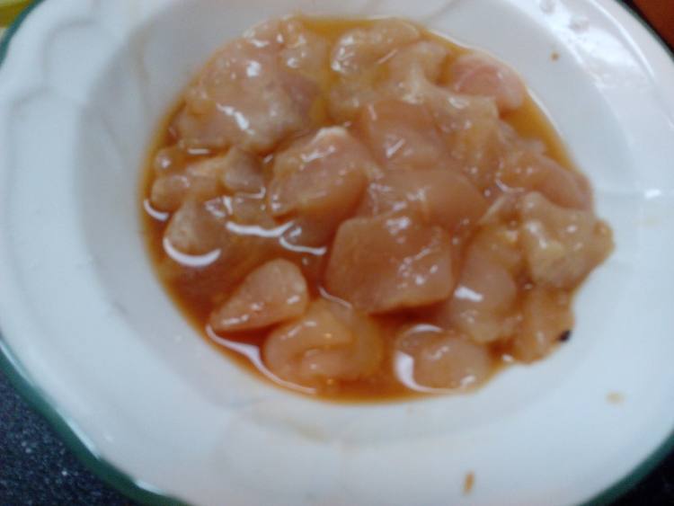 西芹胡萝卜炒鸡块步骤1