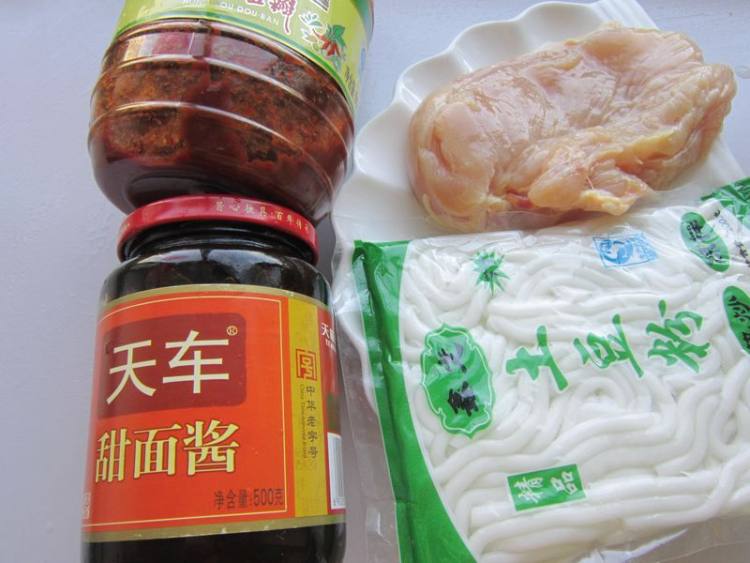 鸡肉拌土豆粉步骤1