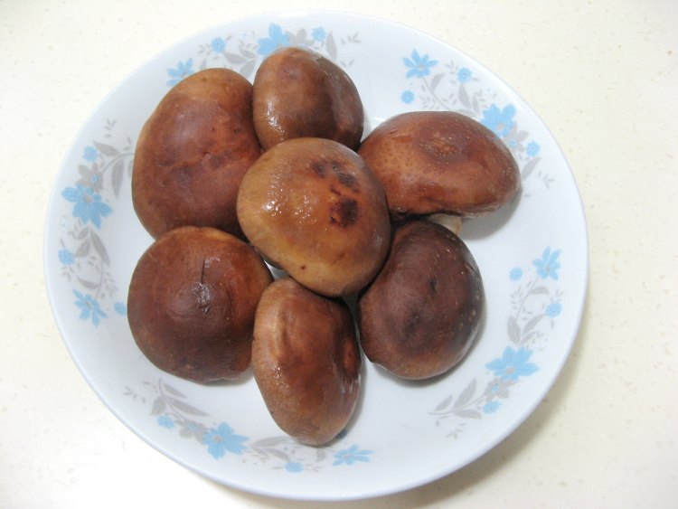炒鸡肉香菇油菜步骤3