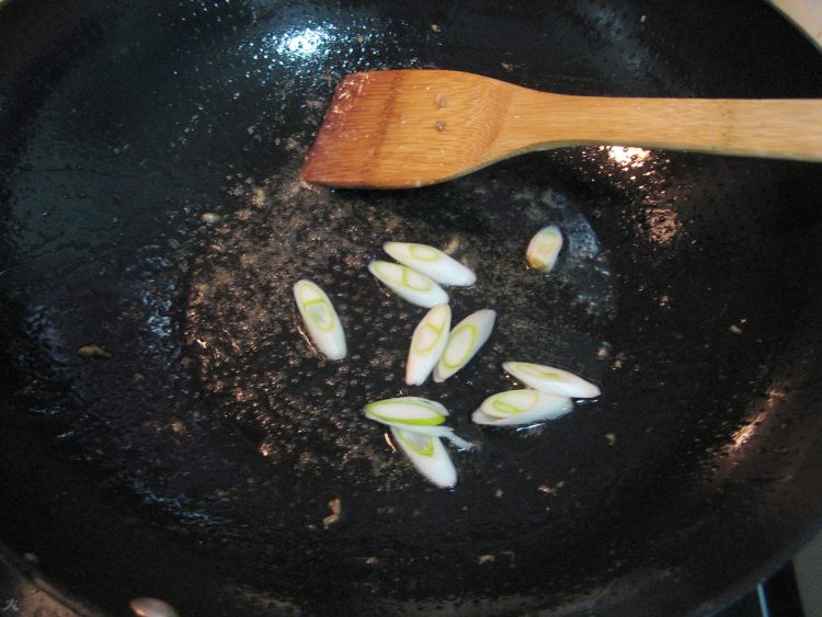 炒鸡肉香菇油菜步骤8