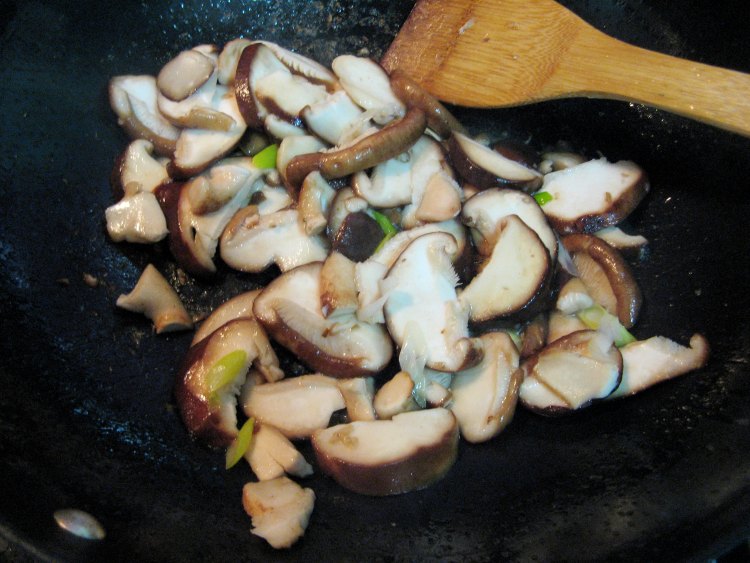 炒鸡肉香菇油菜步骤9
