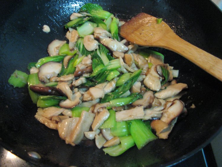 炒鸡肉香菇油菜步骤12