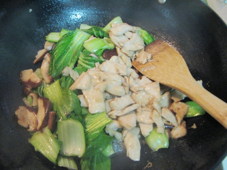 炒鸡肉香菇油菜步骤11