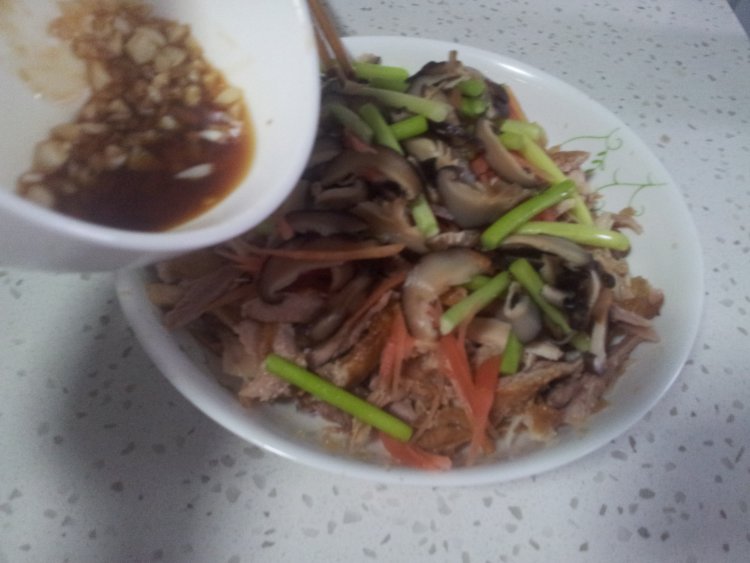 杂蔬拌鸡肉步骤7