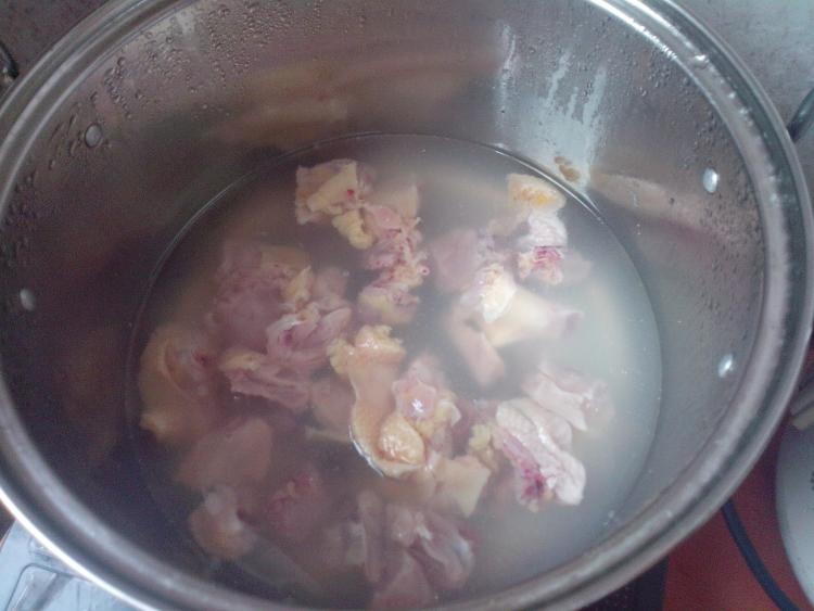鸡肉煲杏鲍菇步骤4