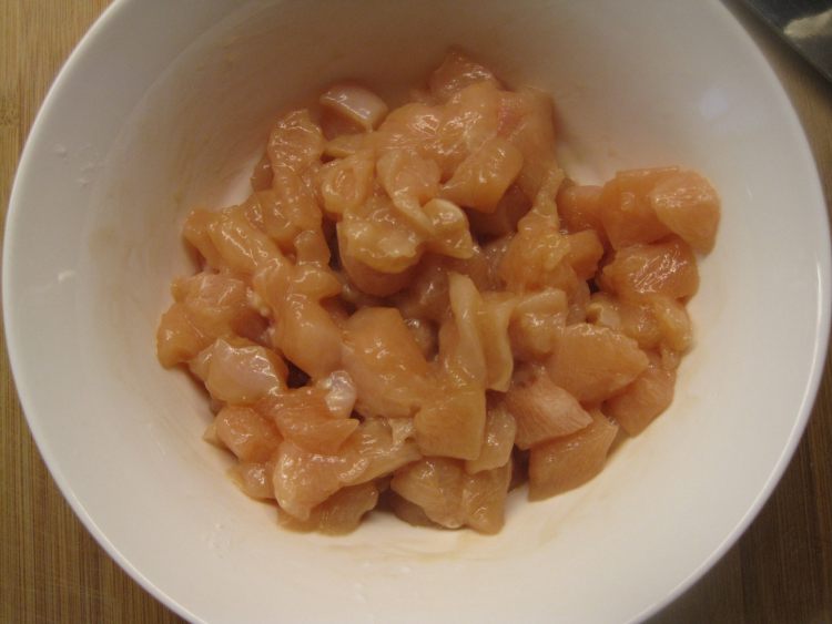 豌豆炒鸡丁步骤2