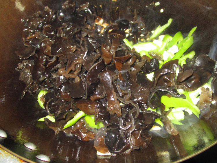 香辣木耳鸡丝步骤7