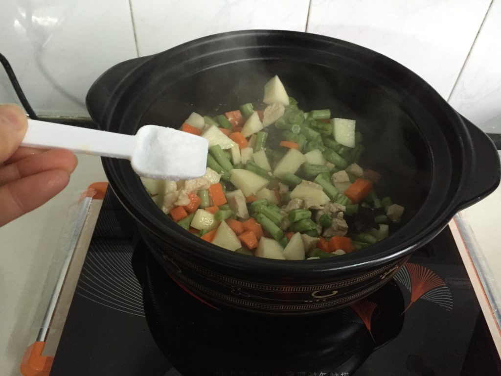土豆豆角焖面步骤5