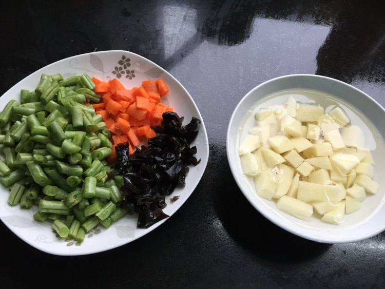 土豆豆角焖面步骤2