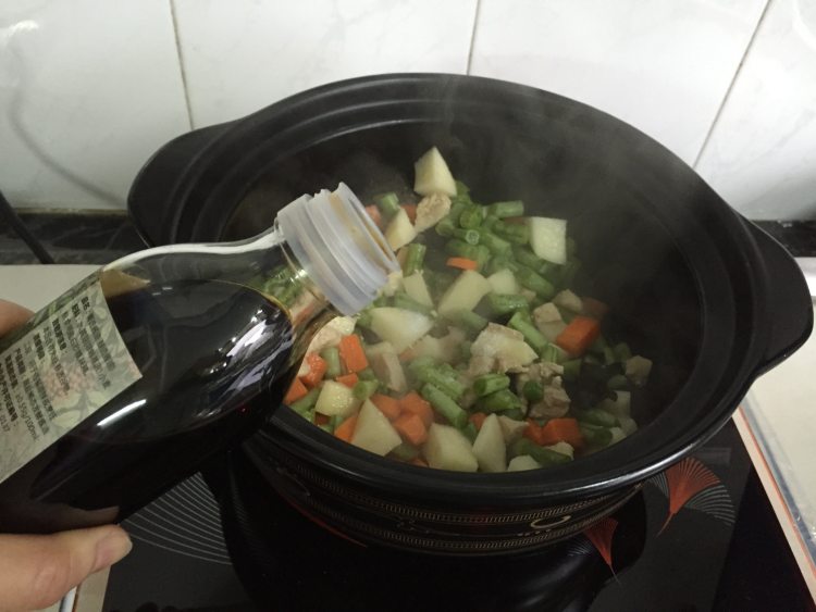 土豆豆角焖面步骤6