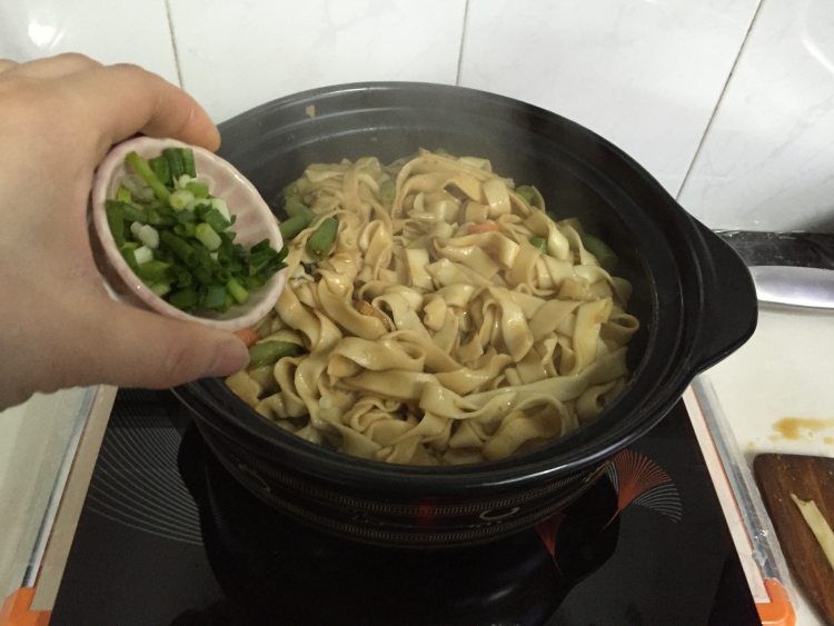 土豆豆角焖面步骤10
