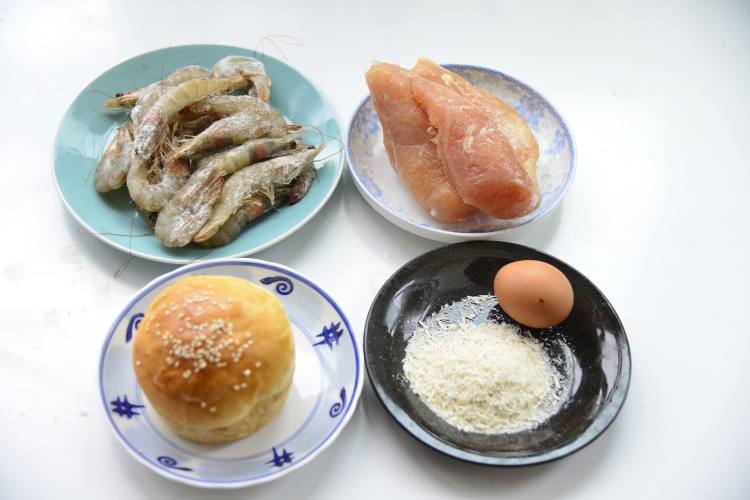 鸡肉虾排堡步骤1