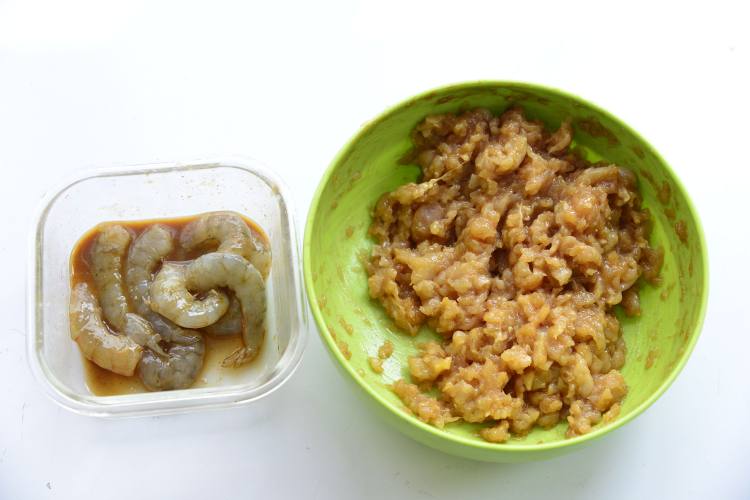鸡肉虾排堡步骤3