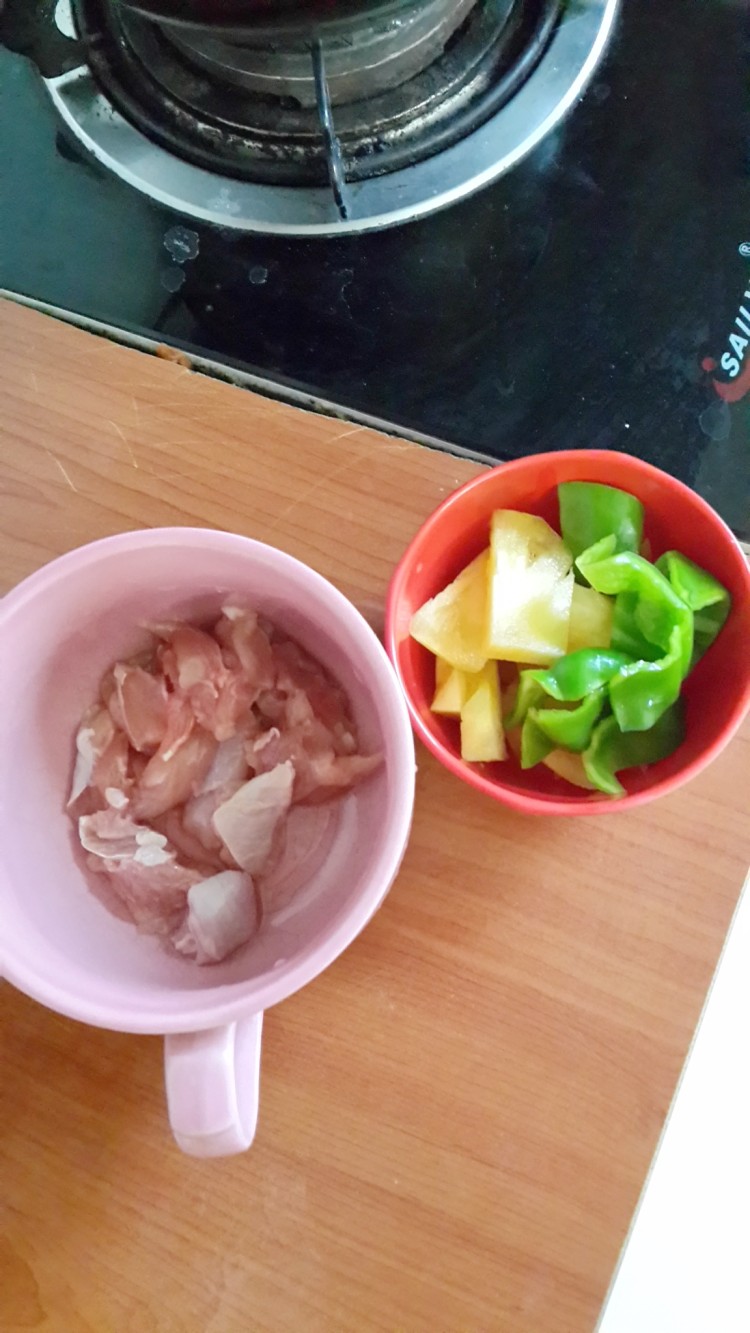 凤梨茄汁鸡块步骤1