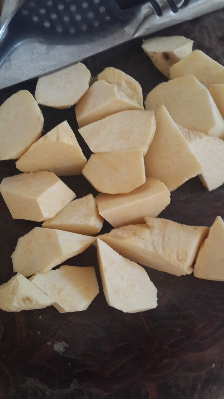 干豆角土豆炖鸡腿步骤2