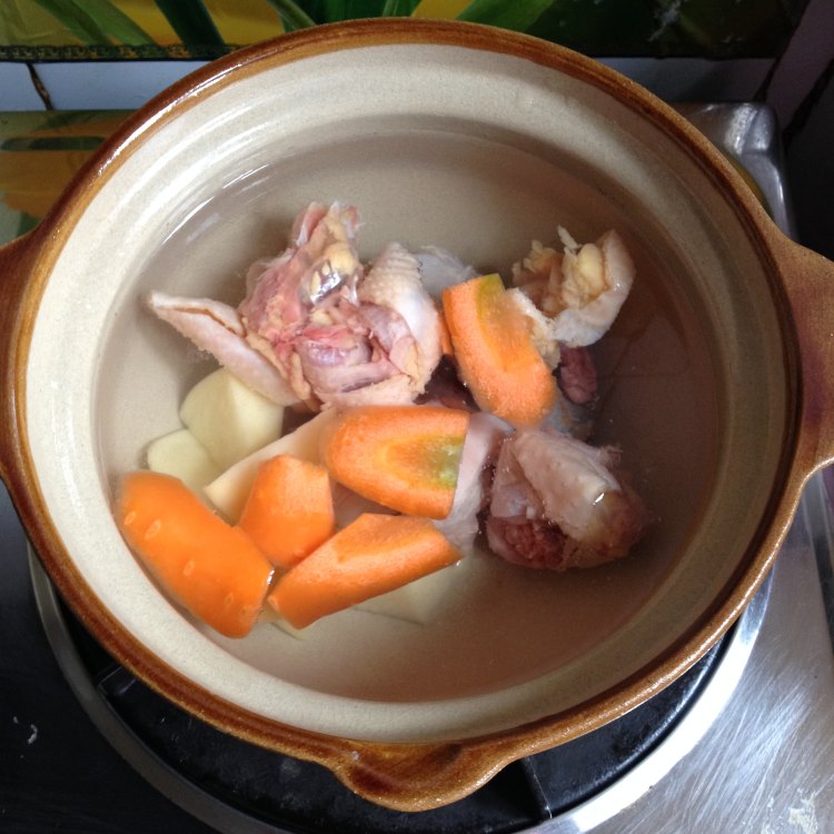土豆胡萝卜炖鸡步骤2