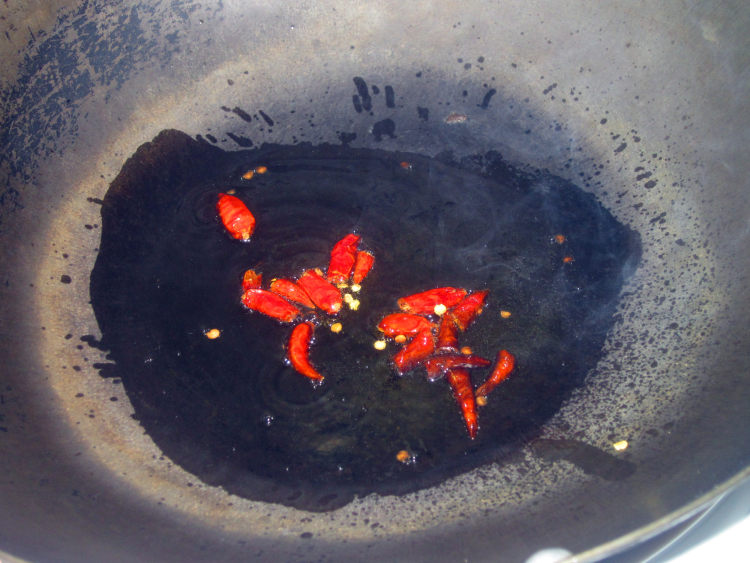 酱香咸菜豆粒步骤6