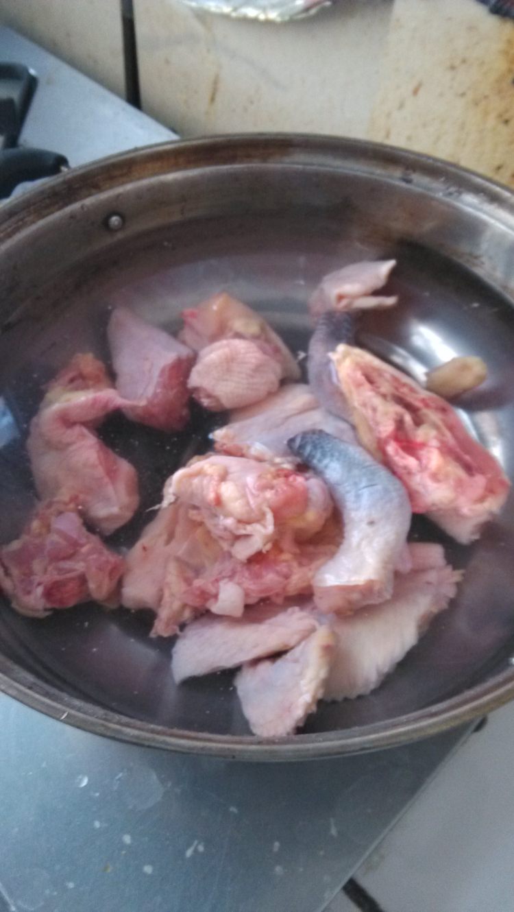 红枣炖鸡步骤2