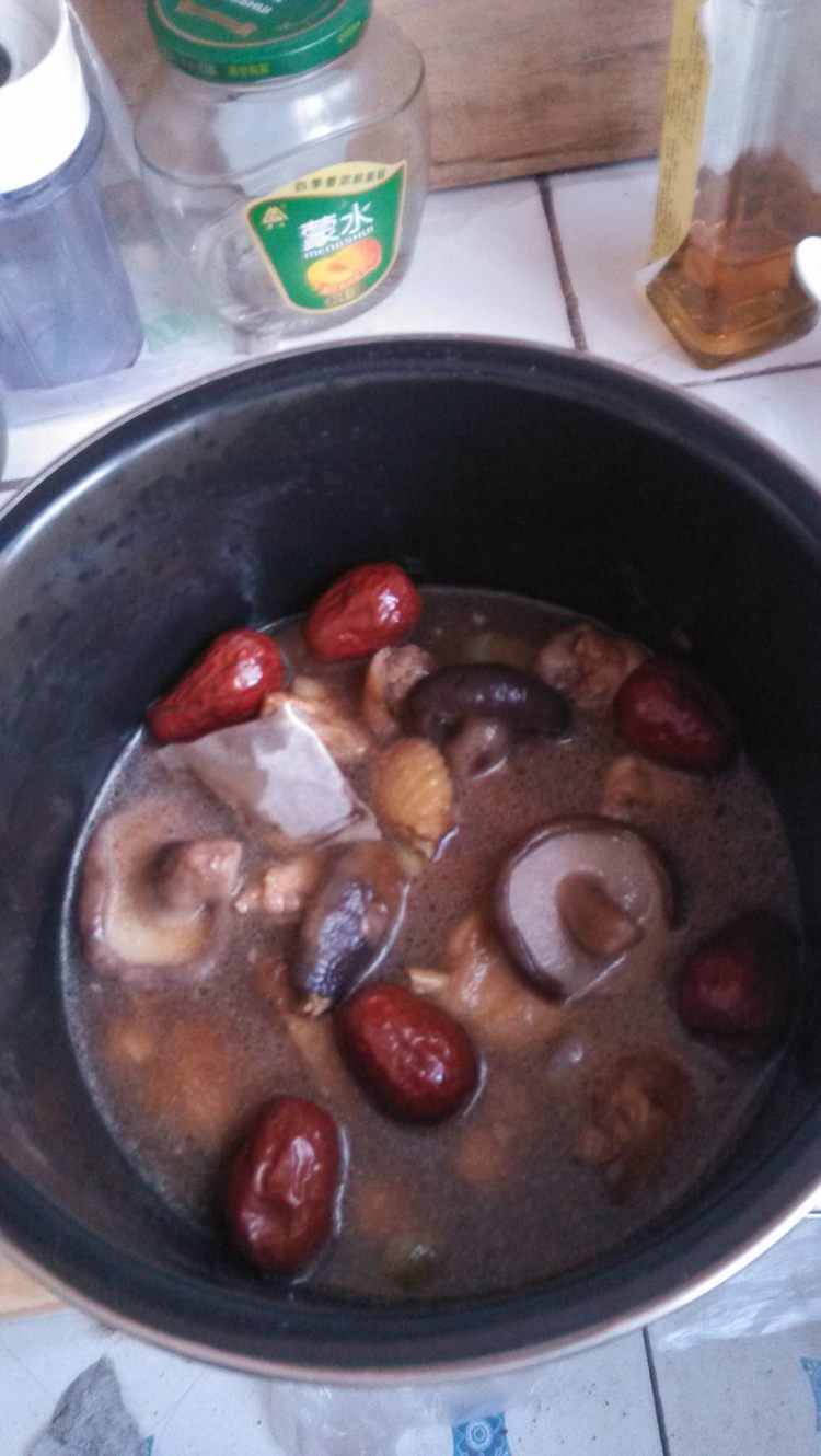 红枣炖鸡步骤7