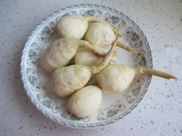 茨菰扣鸡肉步骤2
