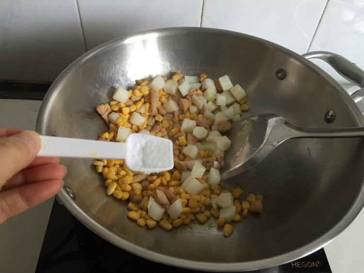 茄汁玉米山药鸡丁步骤6