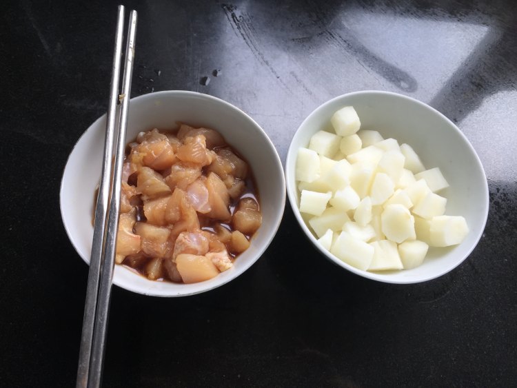 茄汁玉米山药鸡丁步骤3