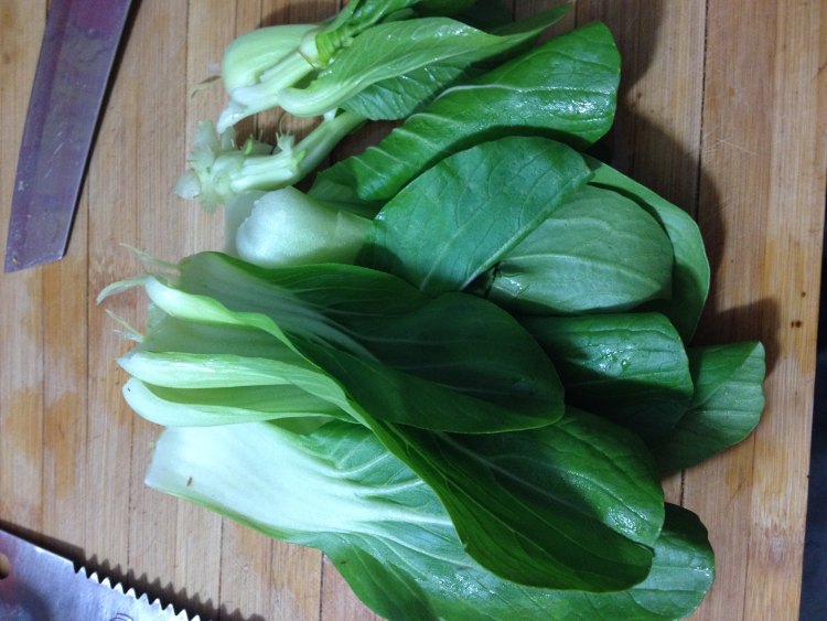 鸡肉榨菜香菇面步骤1