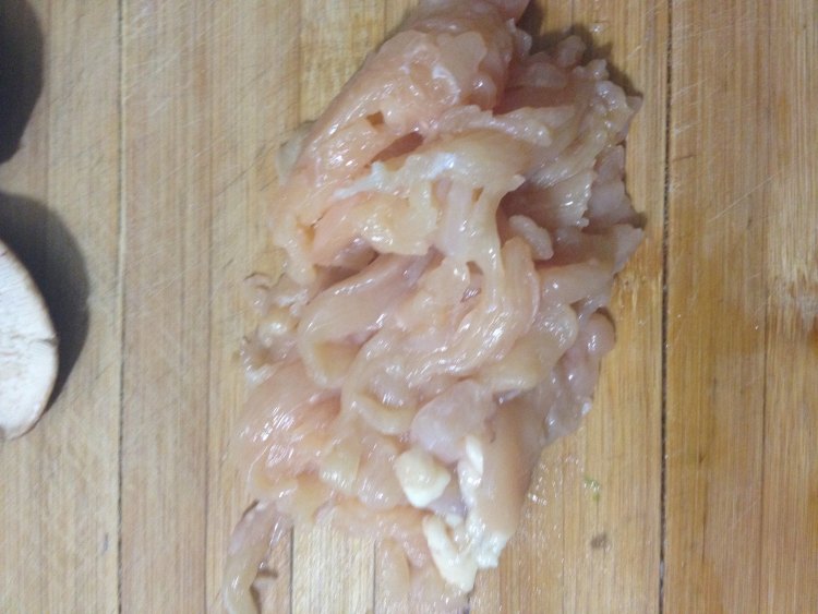 鸡肉榨菜香菇面步骤2