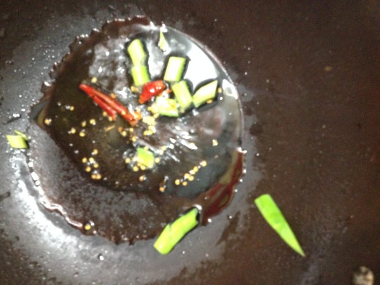 鸡肉榨菜香菇面步骤6