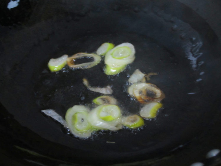 土豆鸡丁炒饭步骤3