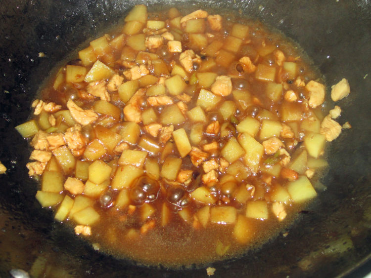土豆鸡丁炒饭步骤7