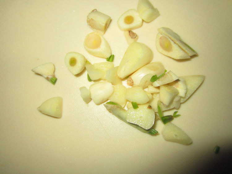 咸菜鸡丝炒黄豆步骤4
