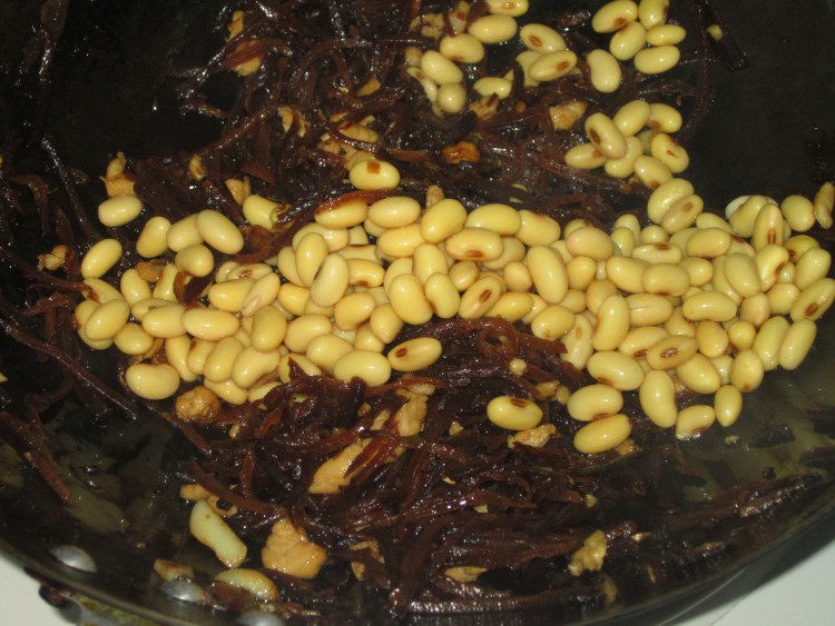 咸菜鸡丝炒黄豆步骤9