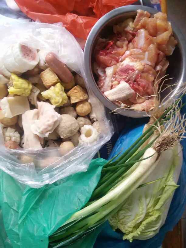鸡肉丸子火锅步骤1