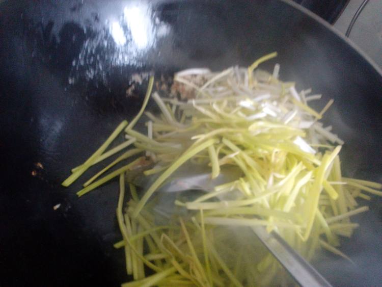 韭黄炒鸡肉步骤8