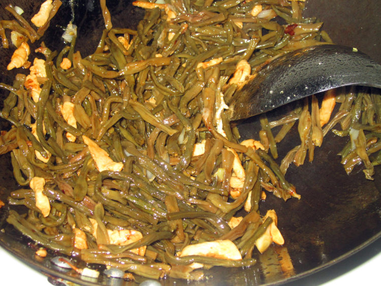 干豆角炒鸡丝步骤8