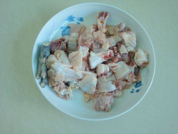 胡萝卜烧鸡肉步骤1