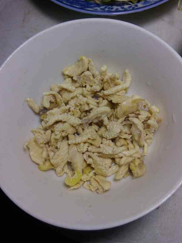 鸡肉炒黄豆芽步骤4