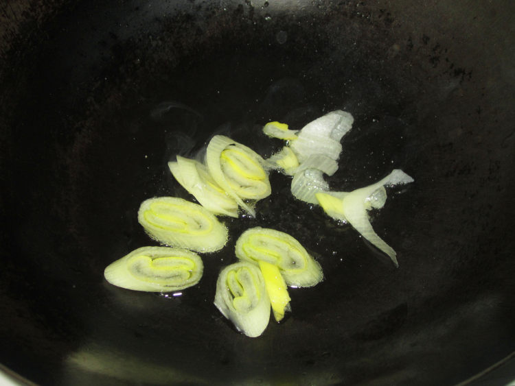 黄瓜木耳鸡片步骤5