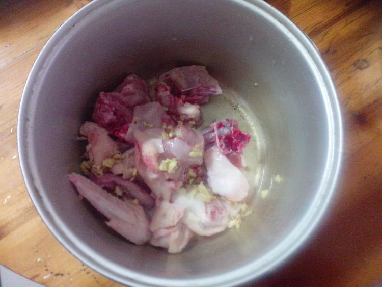 粉蒸鸡肉步骤2