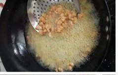 香炒鸡丁步骤4