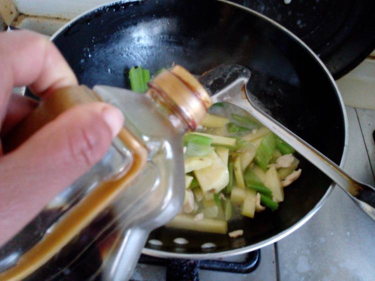 西芹土豆炒鸡肉步骤9