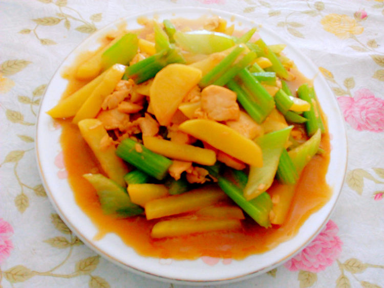 西芹土豆炒鸡肉步骤11