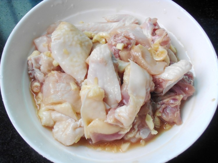 黑枣酒蒸鸡步骤3
